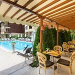 Hotel Garden Of Eden Complex
